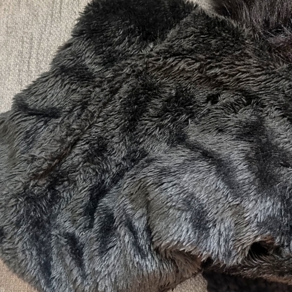 2pc Winter Knitted Hat & Scarf - Picture 5 of 5